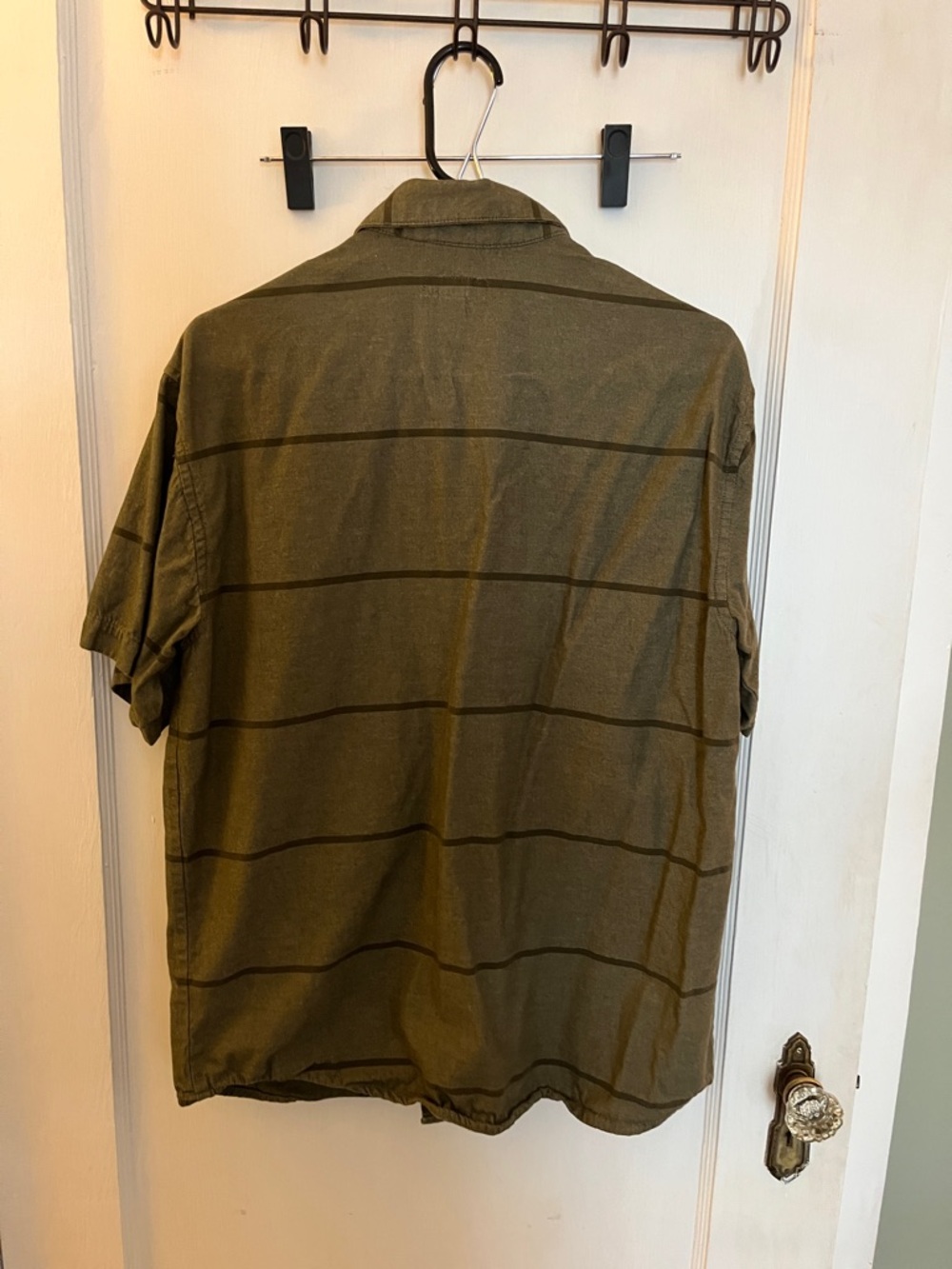 Airwalk Army Green Striped Button-Down with Snaps (Men’s Large) - Picture 5 of 5
